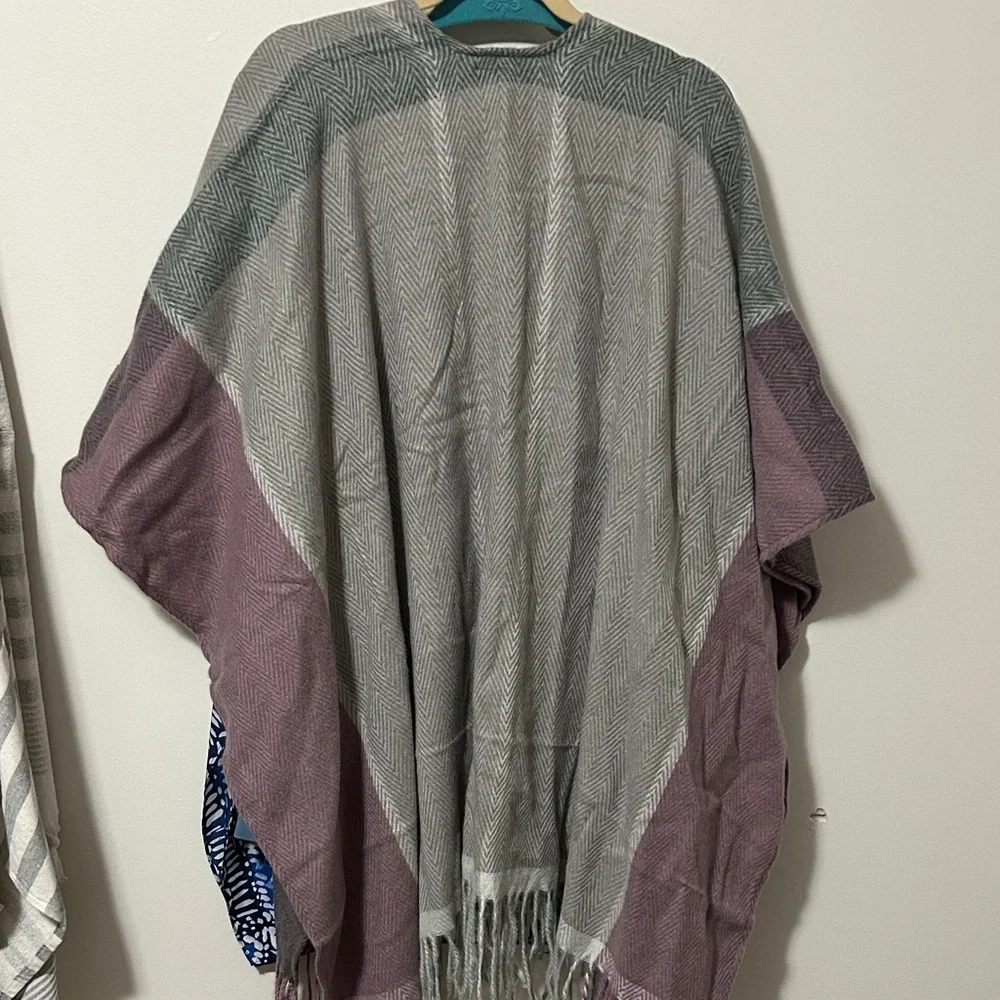 Woolrich Gray Chevron‎ Pattern Poncho